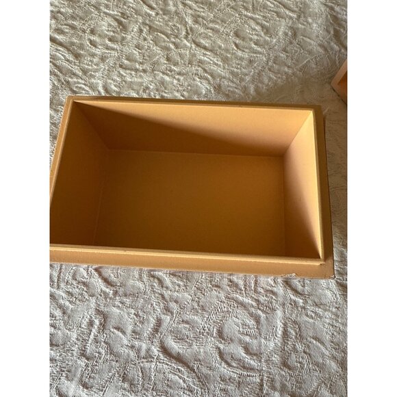 Hallmark Candy or Recipe  Box With Red & White Vintage Town Scene - Picture 8 of 16